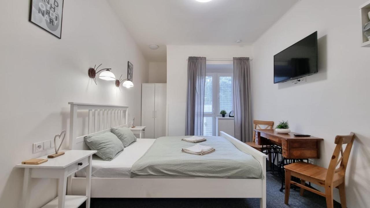 פראג Finnem Rentals Jicinska מראה חיצוני תמונה