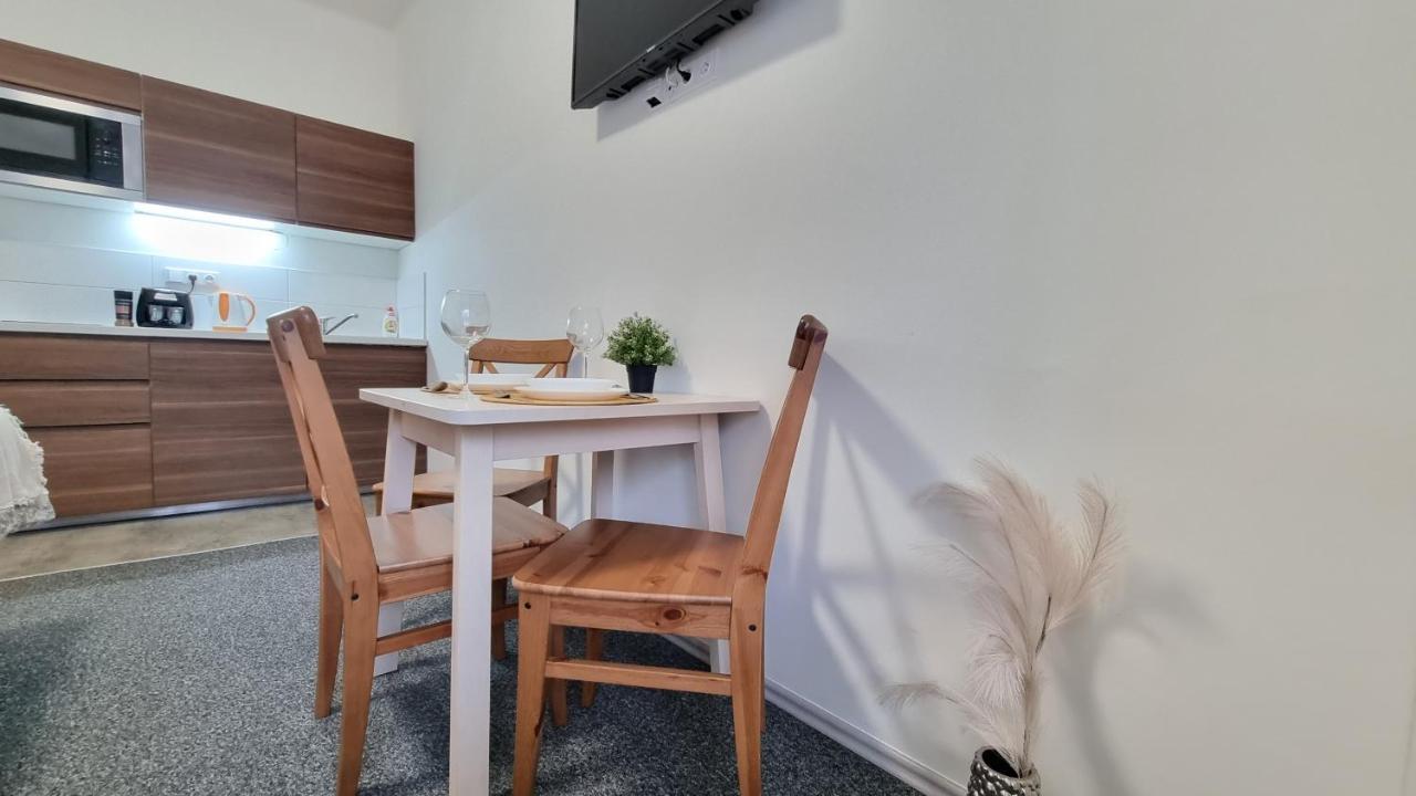 פראג Finnem Rentals Jicinska מראה חיצוני תמונה